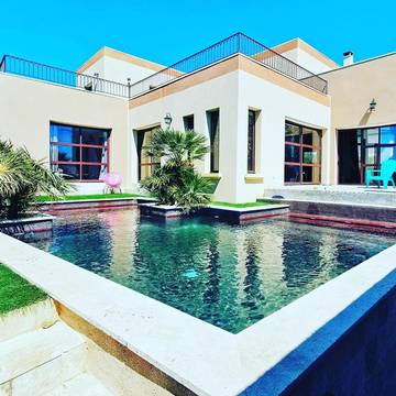 Cottage pour 6 personnes, avec vue ainsi que piscine et terrasse, animaux acceptés à Sauvian