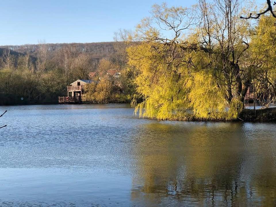 Cabanes flottantes et gîtes au fil de l'eau in Colleville, Région du Havre