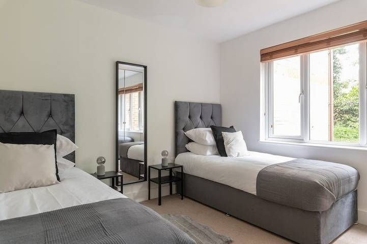 Appartement entier, Bright Fully Furnished Apartment/ 2 Parking Spaces in Crawley, Sussex de l'Ouest