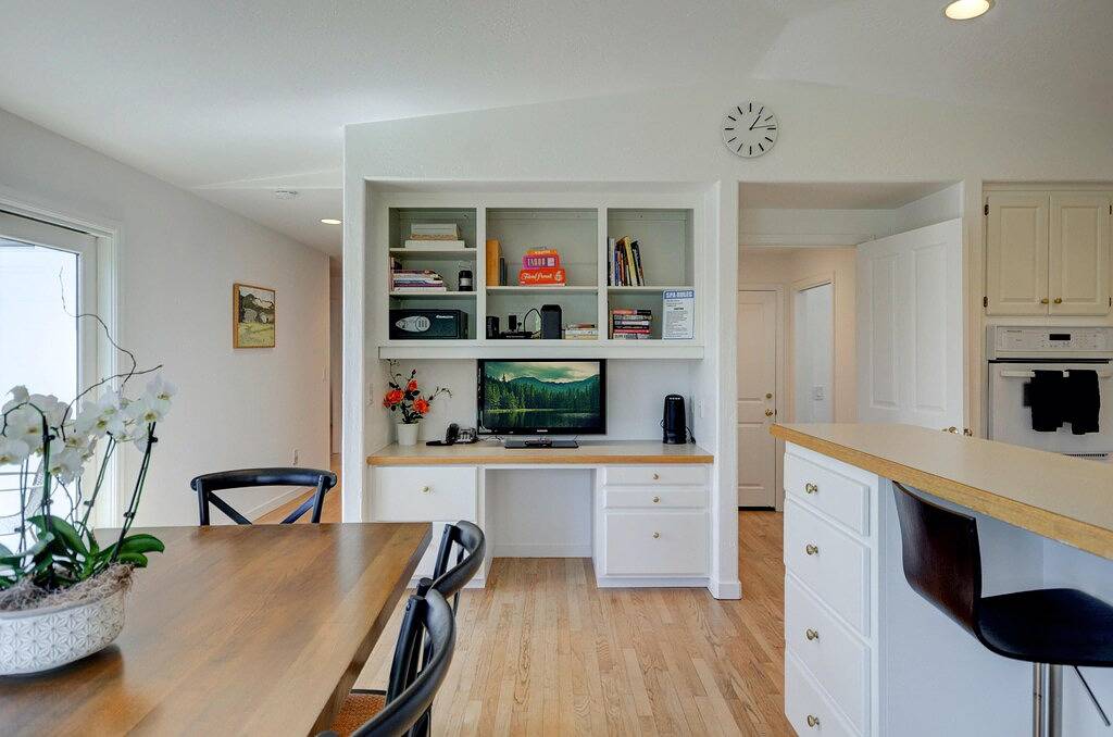 Cottage Sonoma @ Historische Plaza. Kostenlose Weinprobenpässe für alle Erwachsenen! in Sonoma, California North Coast