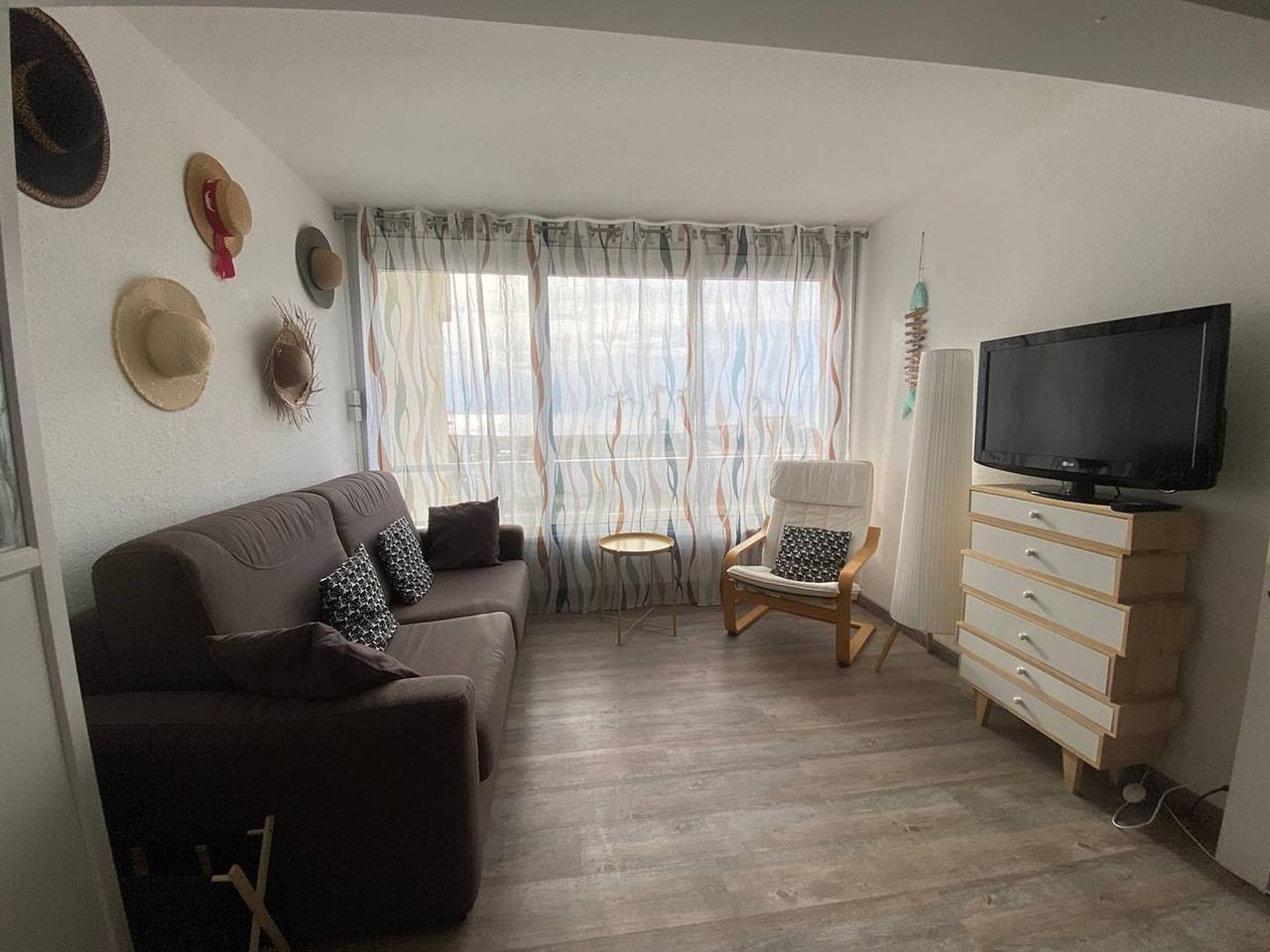 Entire apartment, T2 for 4 in Le Barcarès, beachfront, private parking in Le Barcarès, Côte d'Améthyste