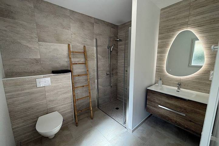 Schöne neue klimatisierte Villa mit Pool, 3 Schlafzimmer, 3 Badezimmer. in Gujan-Mestras, Arcachon und Umgebung