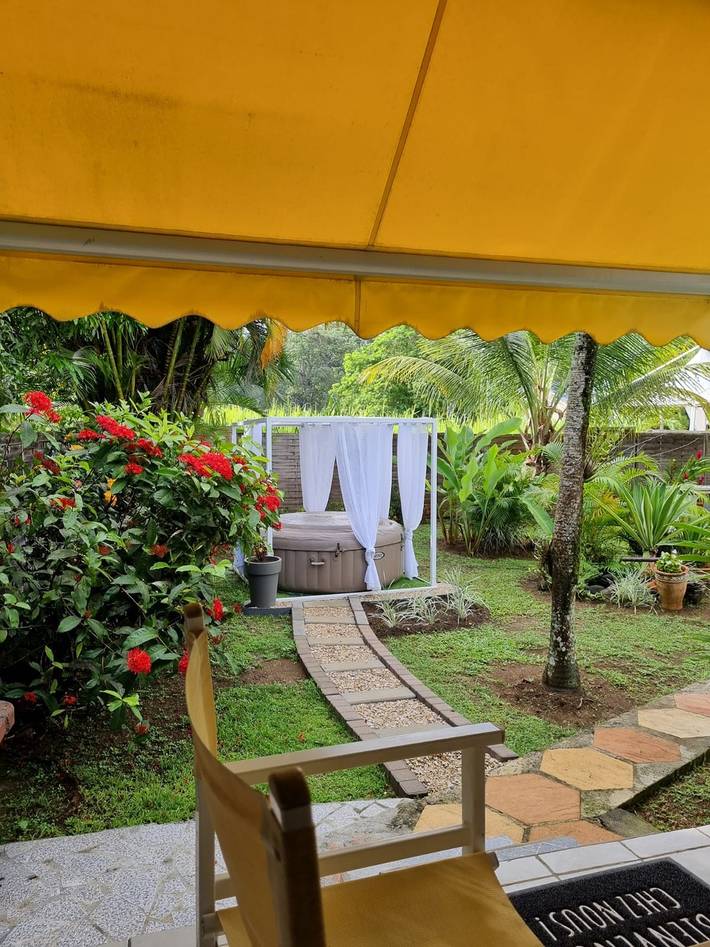 Location de vacances pour 3 personnes, avec terrasse et piscine à Sainte-Rose - 4