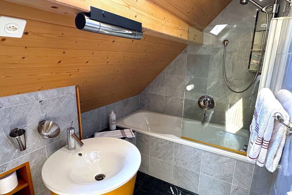 Swisshut Stunning Views Alps & Lake - Chalet Monbijou in Sigriswil, Meer van Thun