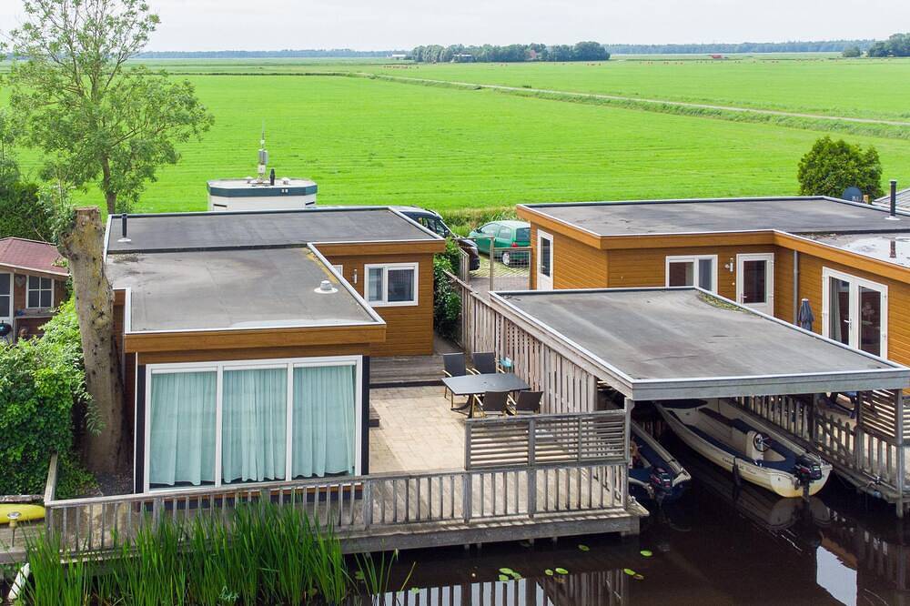 Chalet in Friesland am Wasser mit Schaluppe in Regio Zwolle
