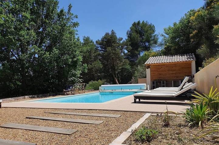 Gîte pour 2 personnes, avec jardin ainsi que balcon et piscine à Propiac