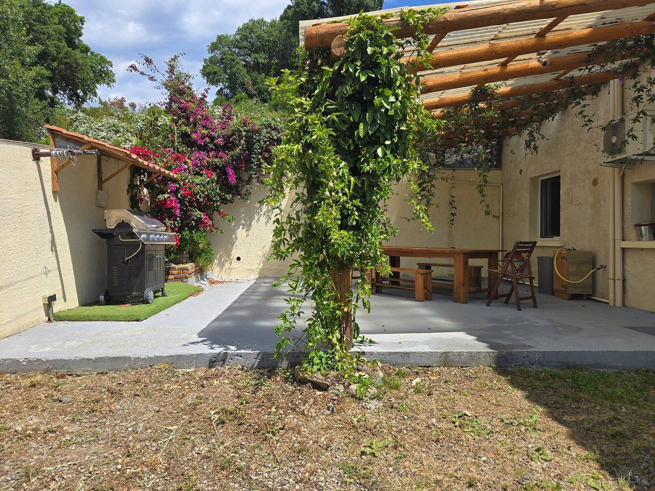 Villa „Appartement mit Garten“ mit Bergblick, privaten Terrassen und Klimaanlage in Aléria, Corte und Umgebung