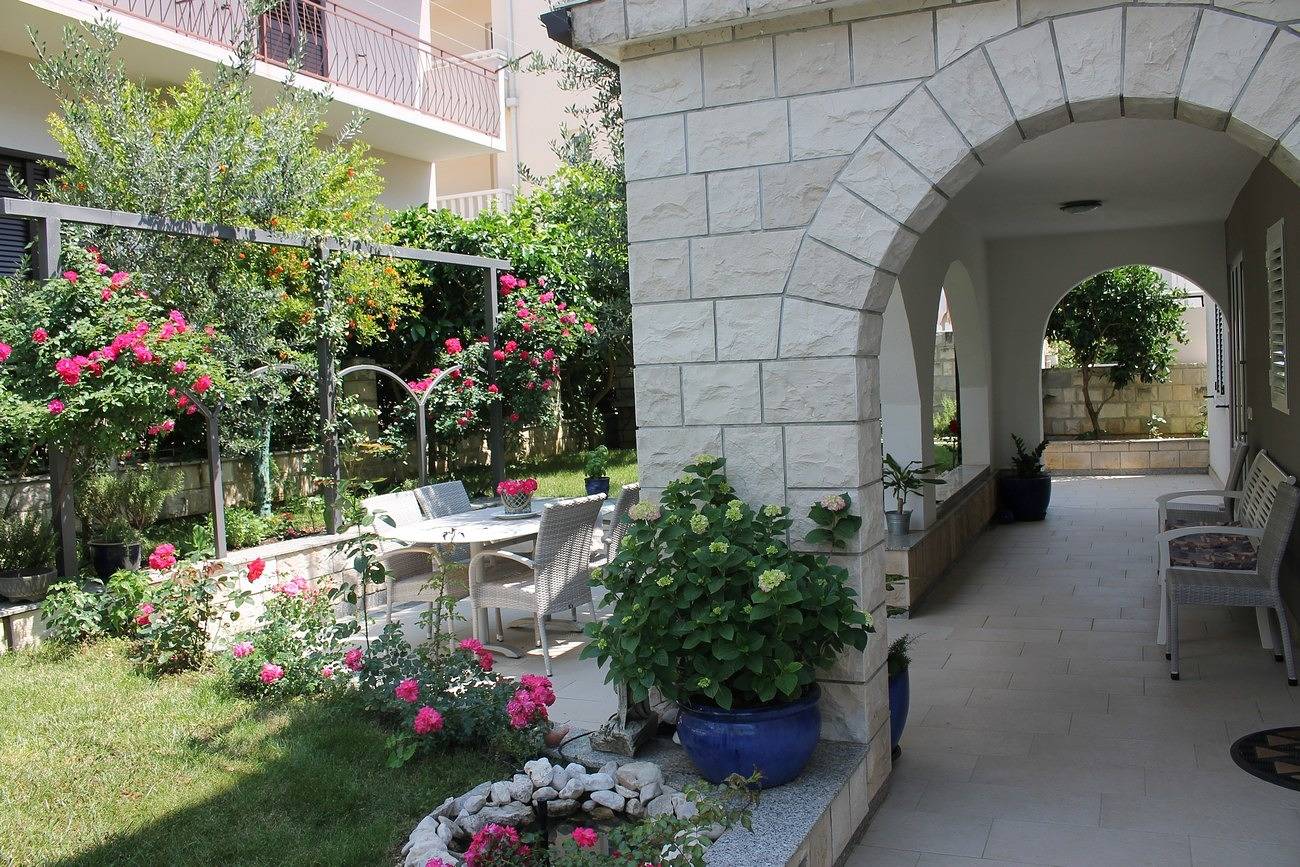 Ganze Wohnung, 1-Zimmer-Ferienwohnung mit Balkon und Meerblick Makarska A-21911-b in Makarska, Makarska Riviera