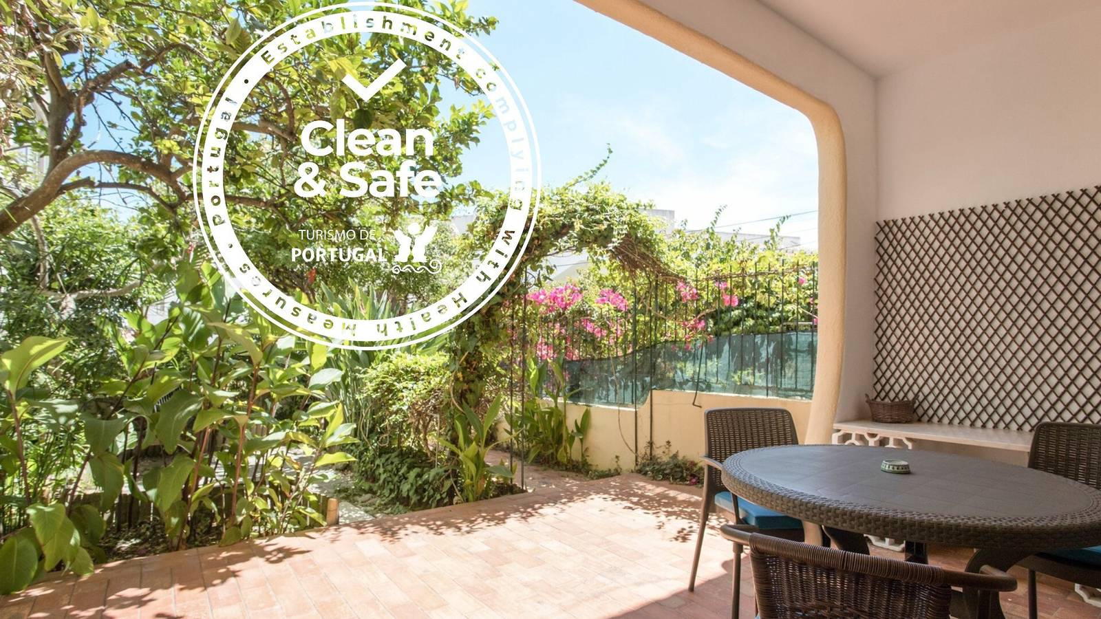 Apartamento inteiro, Pet-friendly Estúdio com Jardim Privado & Wi-Fi in Santa Maria, Lagos