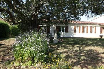 Gîte pour 4 personnes, avec jardin à Avensan