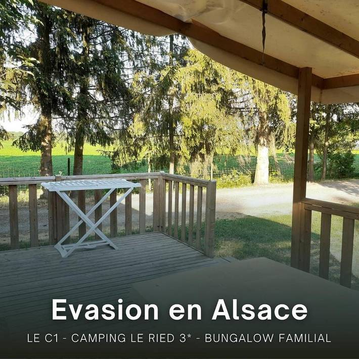 Chalet pour 5 personnes, avec Balcon et Terrasse ainsi que Jardin et Piscine