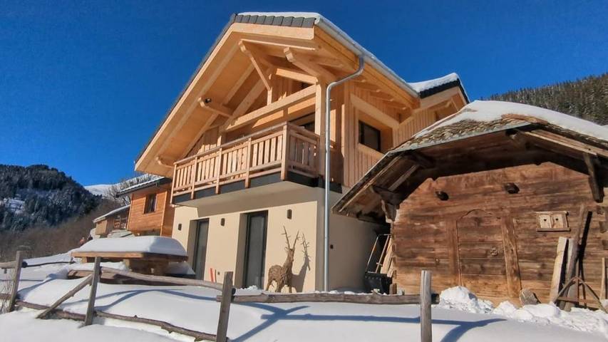Maison pour 5 personnes, avec Balcon et Terrasse ainsi que Jardin et Vue à La Côte-d'Arbroz