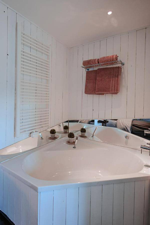 Location de vacances pour 2 personnes, avec jardin ainsi que terrasse et jacuzzi dans Sart-lez-Spa - 2