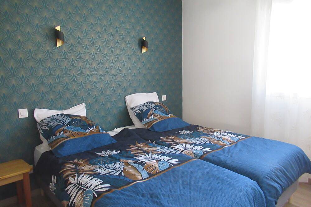 Villa \"Le Veyre\" with Mountain View, Private Terrace and Wi-Fi in Ancelle, Écrins National Park