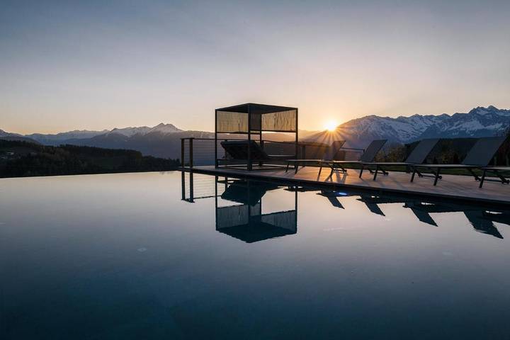 Hotel für 4 Personen, mit Balkon und Terrasse sowie Whirlpool und Garten in Hafling