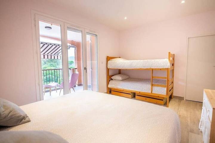 Gîte pour 6 personnes, avec piscine et jardin dans Agay - 3