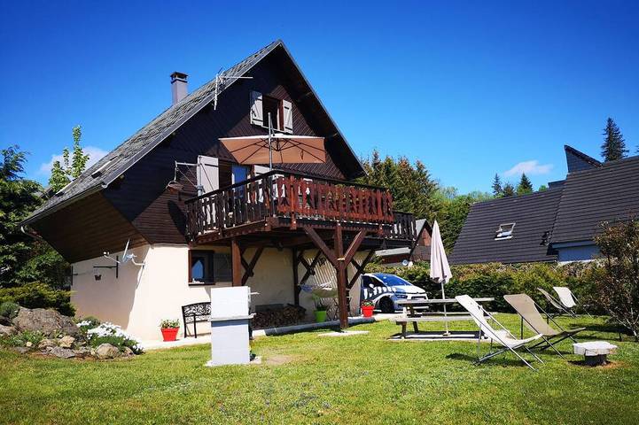 Gîte pour 6 personnes, avec jardin et balcon à Besse-et-Saint-Anastaise