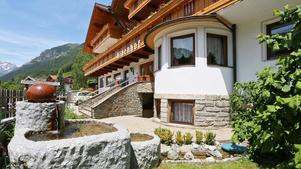 Pension Alpenhof B&B in Gossensaß, Brenner