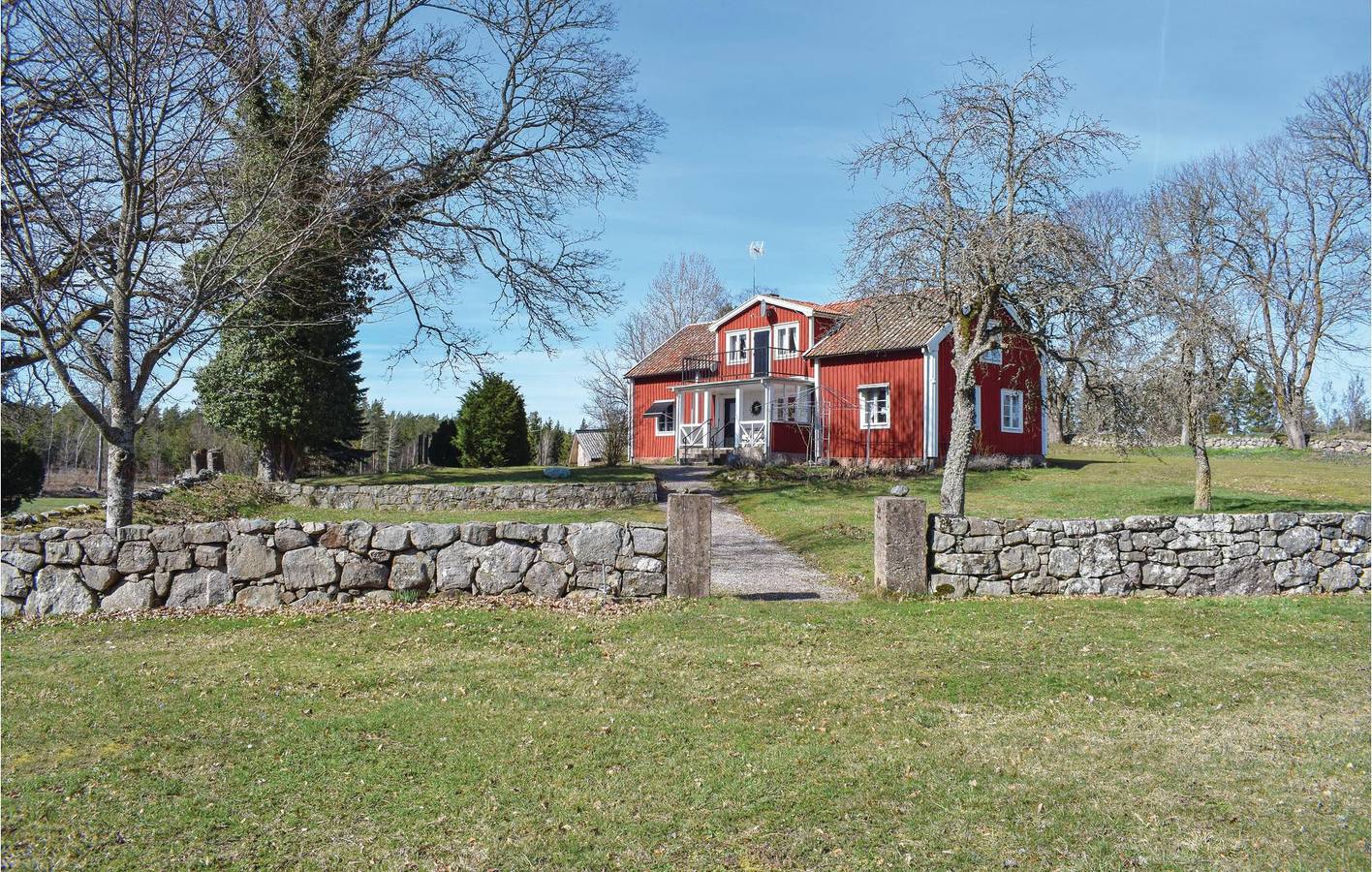 Holiday home for 6 people with garden in Smaland