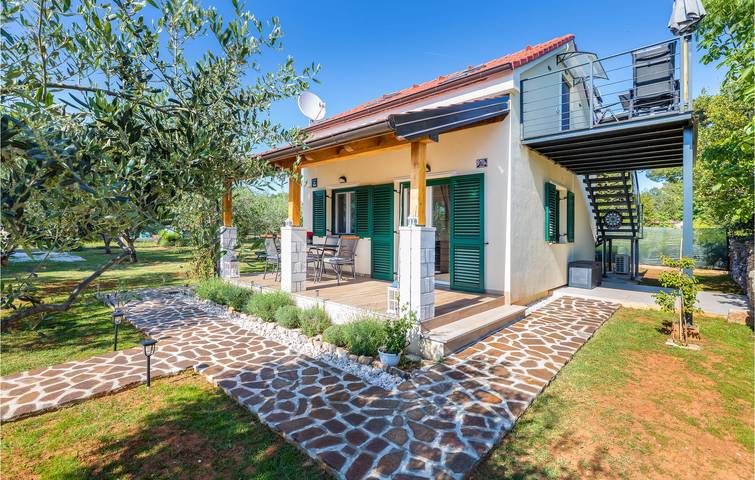 Ferienhaus für 6 Personen, mit Terrasse in Peroj