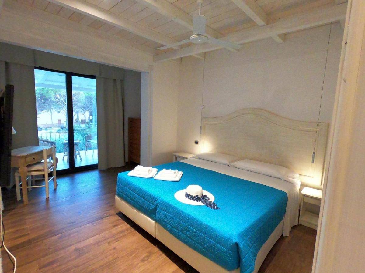 Villa La Conchiglia Rooms in Spiaggia Sa Mattanosa (Orosei), Orosei