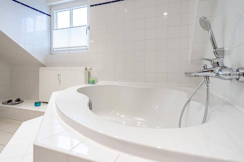Ganze Wohnung, Apartmenthaus Arkona Vitte nur ca. 200m zum Strand, Wlan, 4-6 Personen in Hiddensee, Ostseeinseln