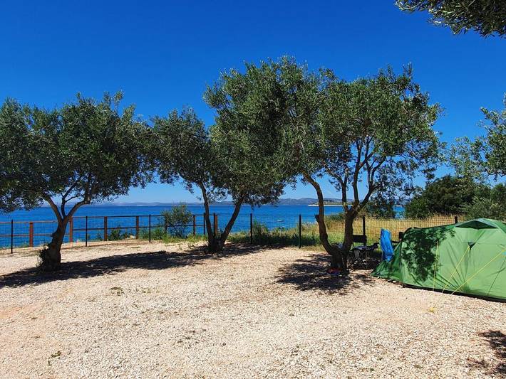 Camping pour 4 personnes, avec terrasse ainsi que jardin et vue, animaux acceptés à Pakoštane - 3