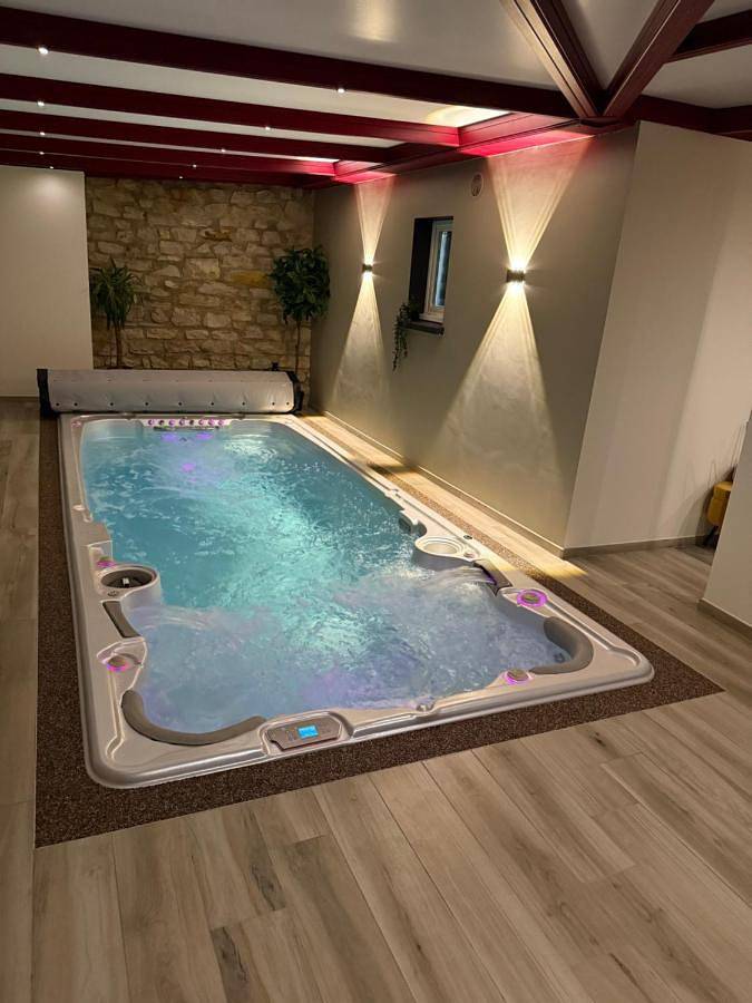 Maison d’hôte pour 2 personnes, avec Balcon et Jacuzzi ainsi que Terrasse et Jardin dans Lac de Charpal