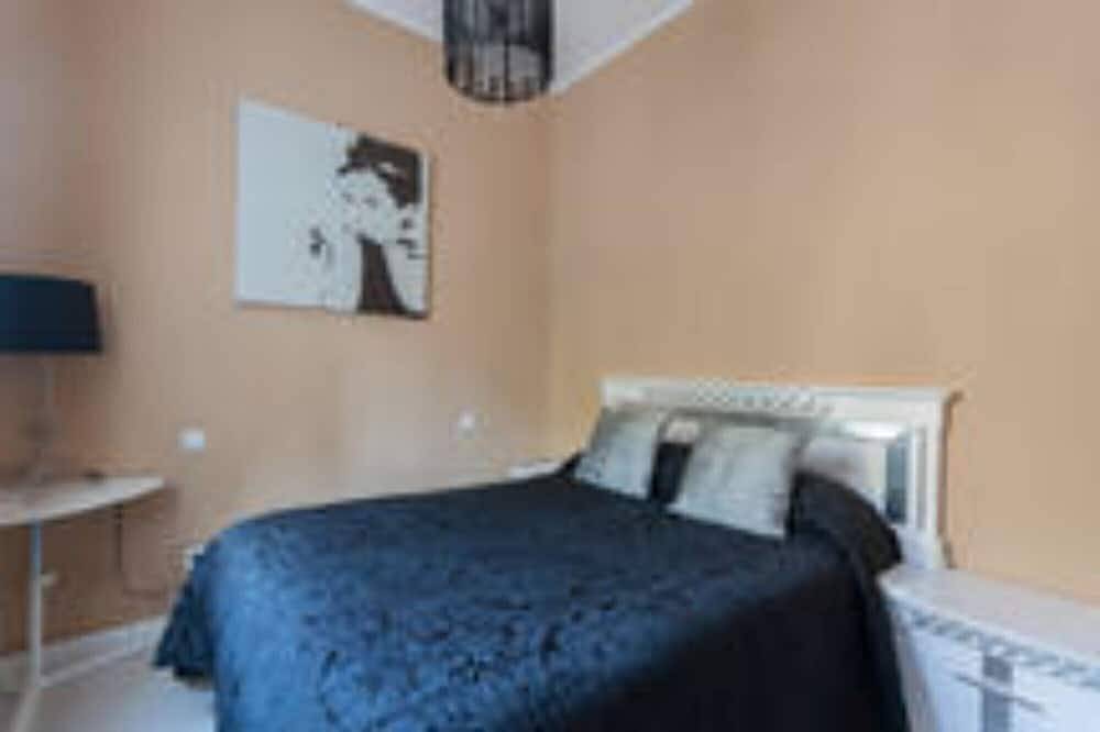 6Wifi + A / C + Patio + Metro / Bus Stessa Strada A 10 Min Sol in Madrid, Madrid Province