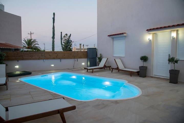 Gîte pour 5 personnes, avec Terrasse et Piscine dans Palekastron