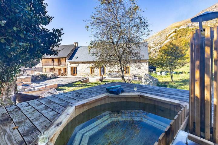 Villa pour 20 personnes, avec jardin ainsi que sauna et jacuzzi dans les Hautes-Pyrénées - 2