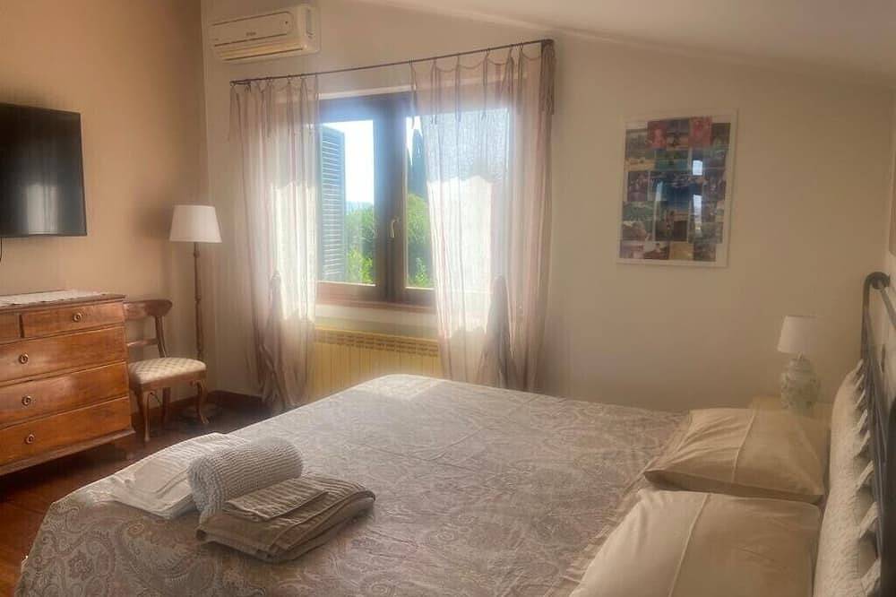 Erstaunliches Anwesen in einer privaten Golfgemeinde auf dem Land in der Nähe von Rom in Sutri, Braccianosee