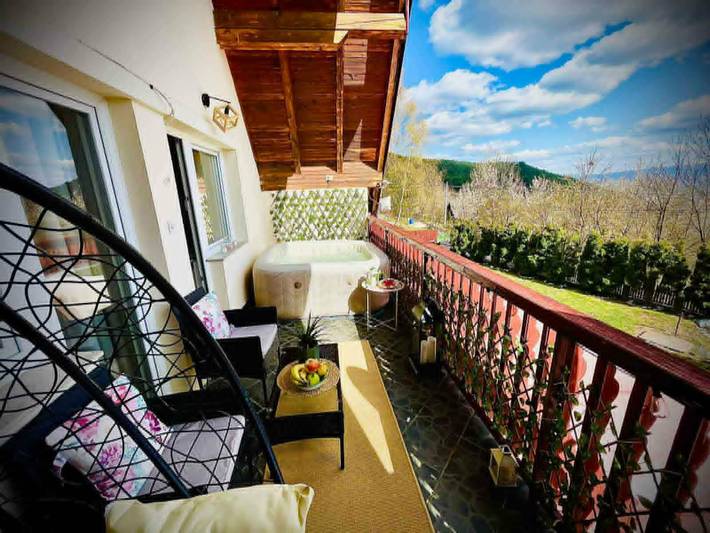 Ferienhaus für 7 Personen, mit Balkon/Terrasse und Whirlpool - 1