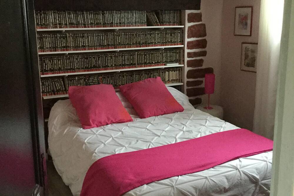 Luxurious 17th century mill entirely renovated.jakuzzi,Clim,wifi swimming pool. in Collonges-la-Rouge, Brive-la-Gaillarde region