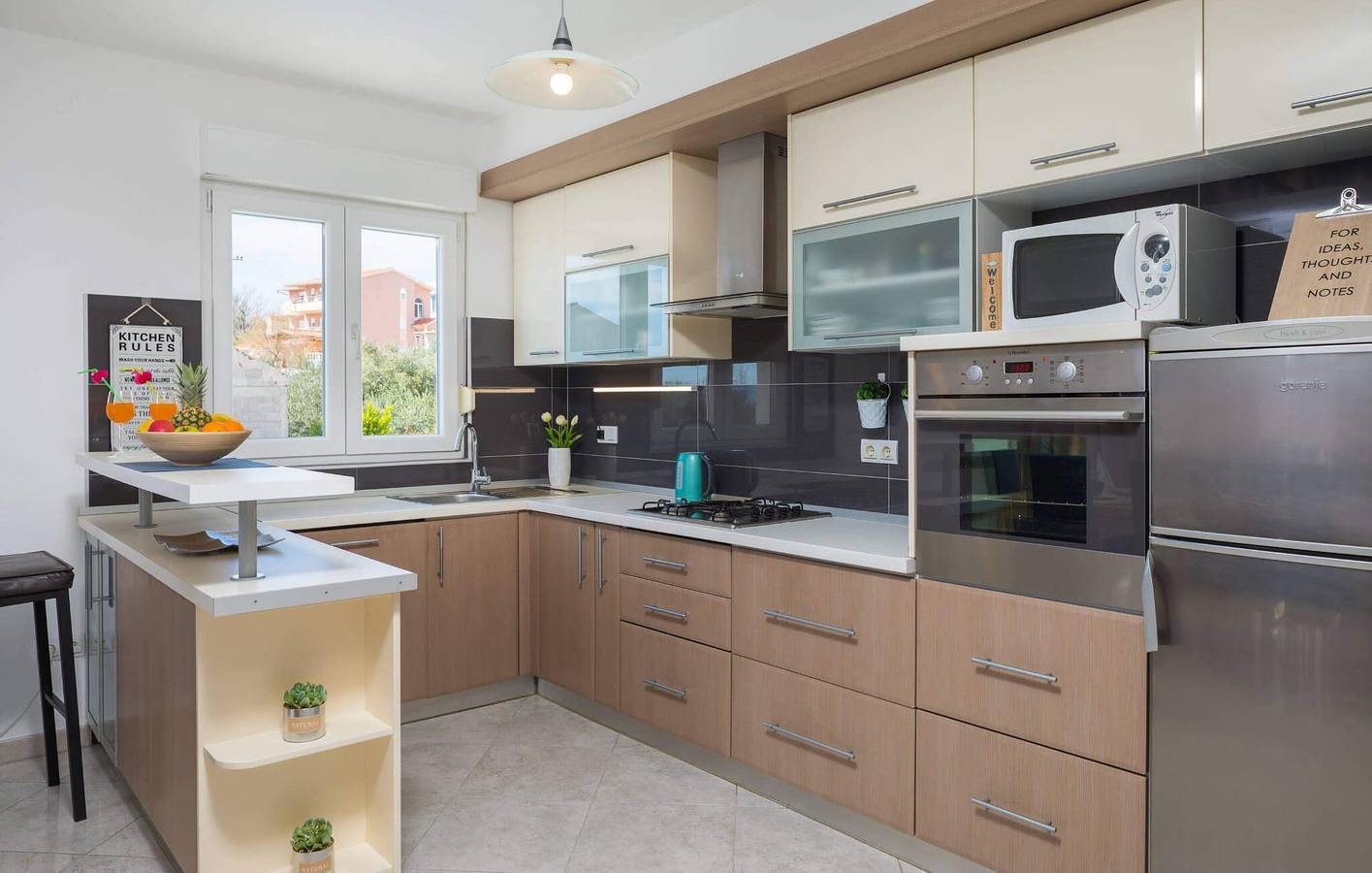 Ruhiges Apartment mit Meerblick und Pool in der Nähe von Kastel Gomilica in Kastel Sucurac, Kaštela