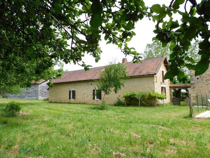 Location de vacances pour 5 personnes, avec vue et piscine ainsi que bassin pour enfant et jardin, adapté aux familles à Alles-sur-Dordogne - 4