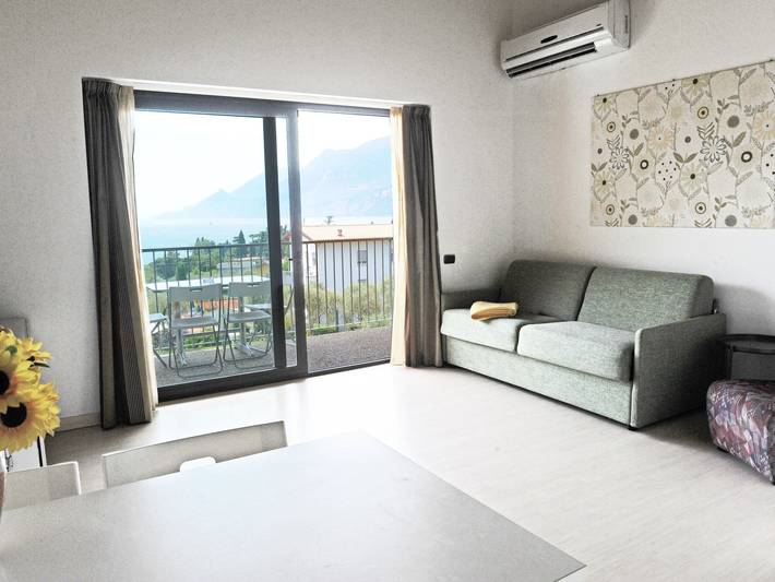 Ferienwohnung für 4 Personen, mit Balkon und Terrasse sowie Garten und Pool in Malcesine