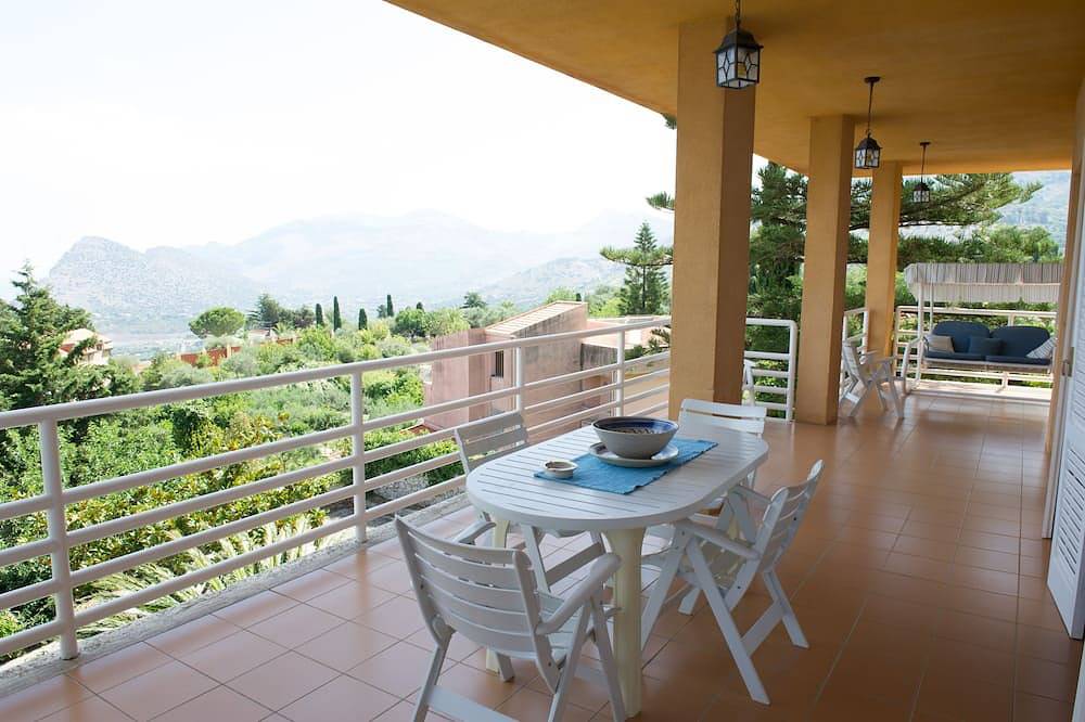 Villa Lomarchi Holiday Home in Carini, Palermo Province