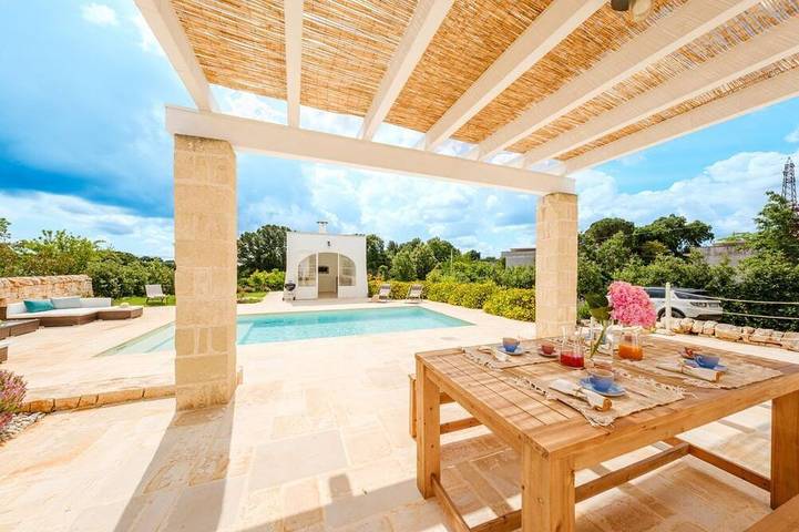 Agriturismo per 4 persone, con piscina e giardino in Locorotondo