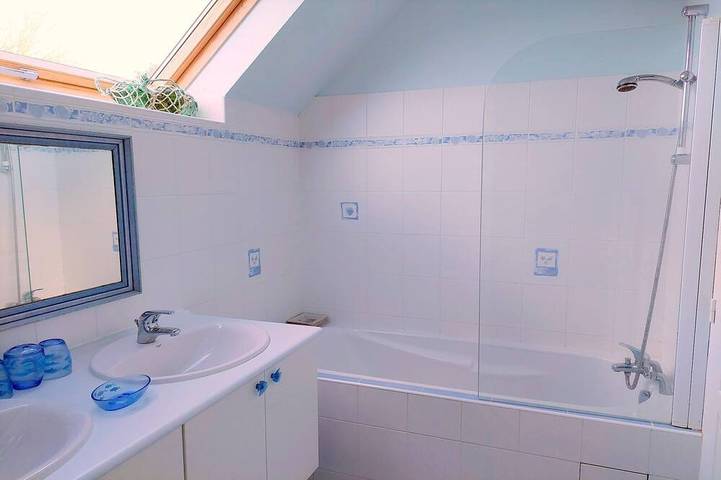 Maison en pierre en Bretagne, au bord de la mer in Lannilis, Région de Brest
