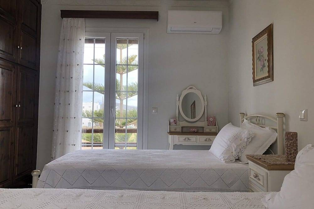 Naxos Chora Villa ''Vaporias'' with amazing garden in Naxos By, Kykladerne