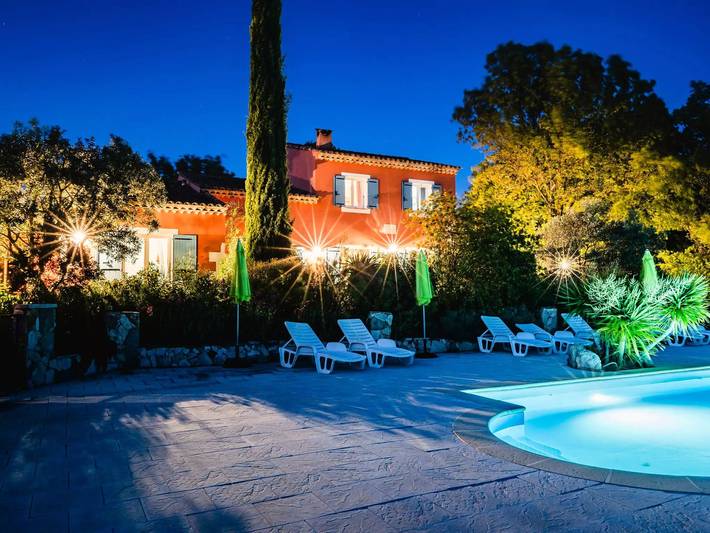 Location de vacances pour 5 personnes, avec jardin et piscine à Aups - 2
