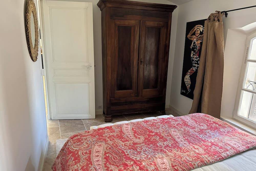 Appartement entier, La Bohème.  Au cœur de Lourmarin in Lourmarin, Parc naturel régional du Luberon