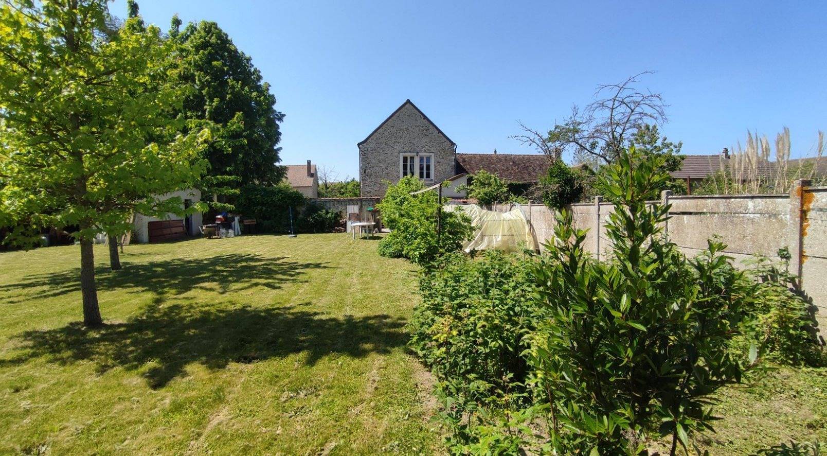 Gite familial-coeur de village-pleine nature in Yvelines