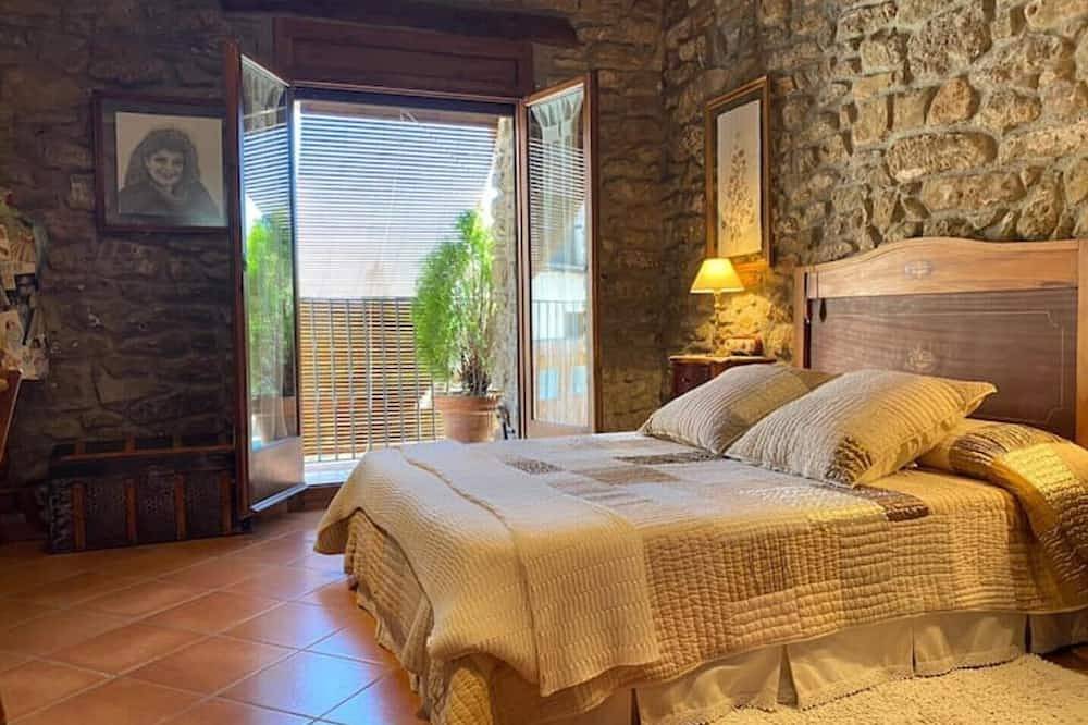 Cal Serra-Rural house in Artesa de Segre, Noguera