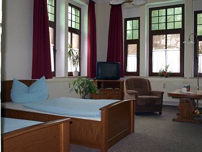 Ganze Ferienwohnung, Pension Zum Burschen - Dreibettzimmer mit Du/Wc in Wartburg, Eisenach