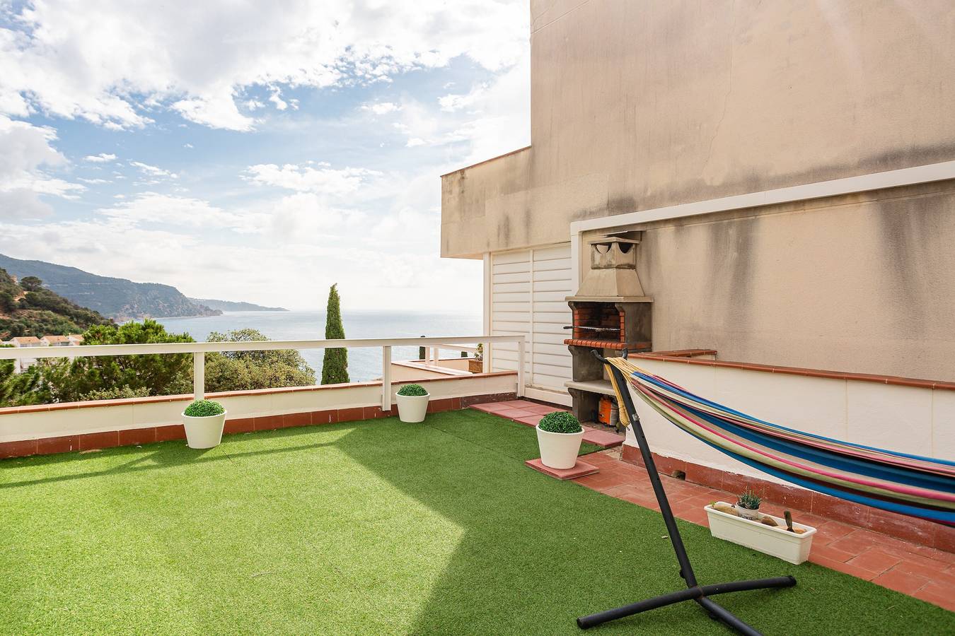 Apartamento entero, Apartamento vacacional "Ca La Nyca" con vistas al mar, terraza privada y A/C in Salionç, Costa Brava