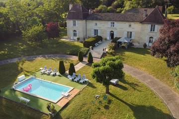 Location de vacances pour 13 personnes, avec jardin à Montpon-Ménestérol