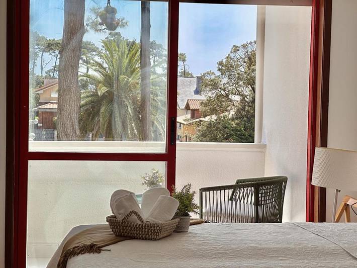 Escapadas de fin de semana para 8 personas, con Balcón y Terraza además de Jardín y Piscina en Noja