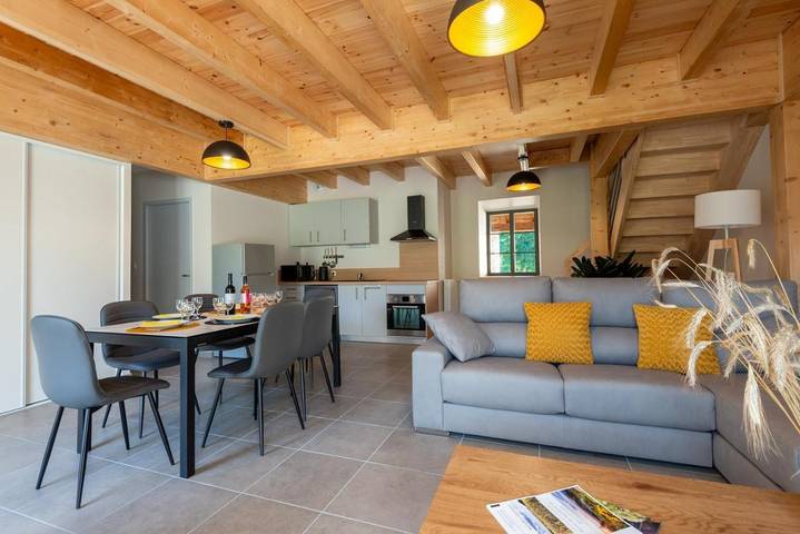Location de vacances pour 5 personnes, avec Jacuzzi ainsi que Terrasse et Sauna à Saint-Amans - 2